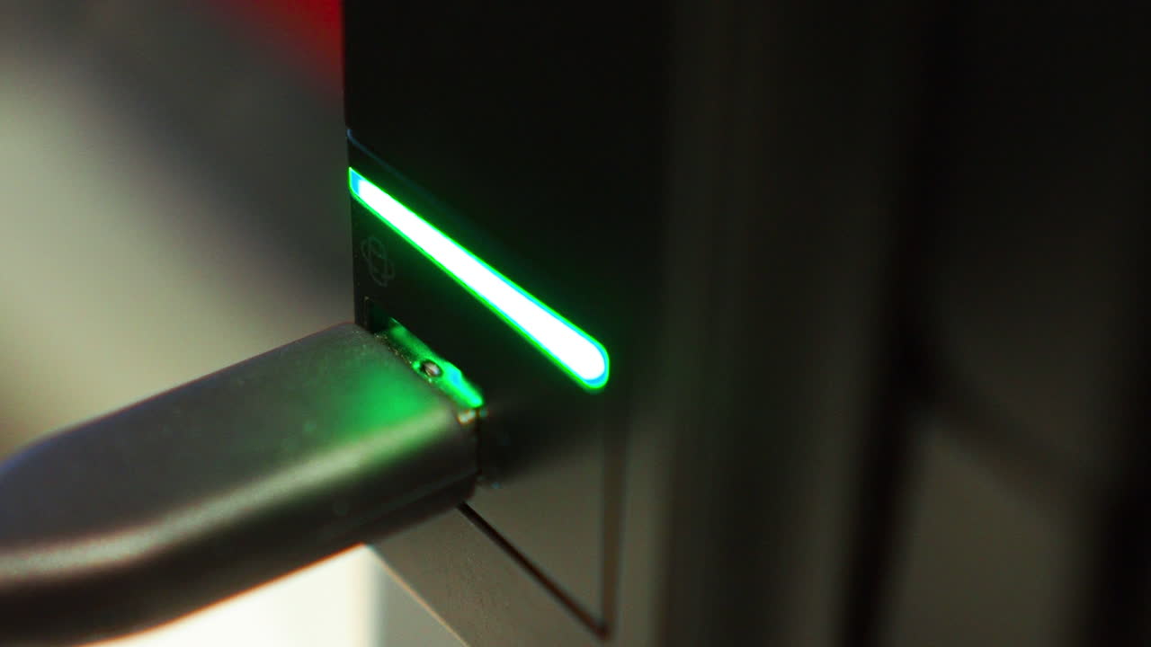 подключение и отключение usb-кабеля. вставка и извлечение