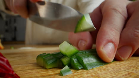 cortar el pepino