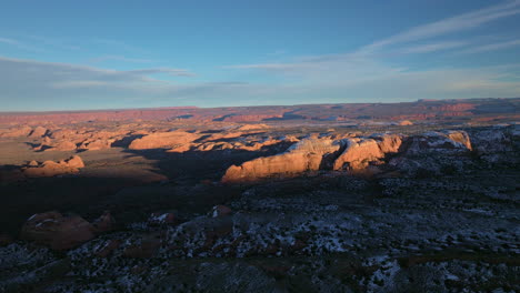 Drone-shot-in-dramatic-evening-light-of-red-rock-mountains