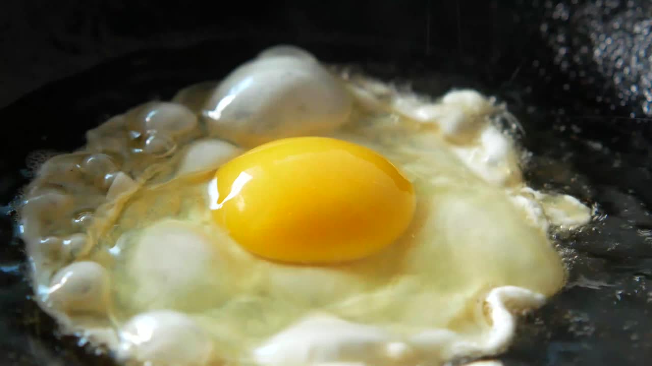 cocción de huevos fritos