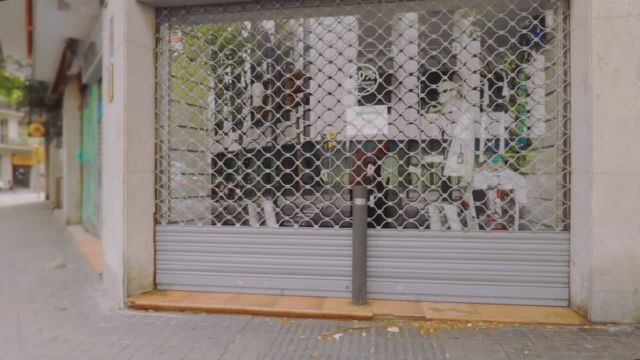 Shop closed due to the COVID-19 coronavirus pandemic in Spain goes out of business day wide shot