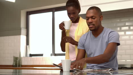 Happy-couple-having-coffee-together-in-the-morning