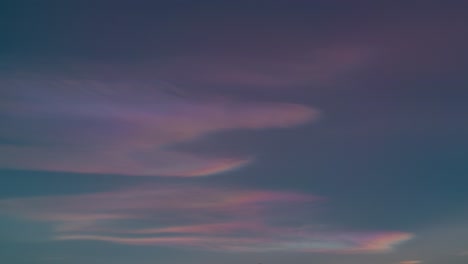 Ein-Zeitraffer-Wunderschöner-Polarer-Stratosphärenwolken,-Aufgenommen-Bei-Sonnenuntergang-über-North-Yorkshire,-England