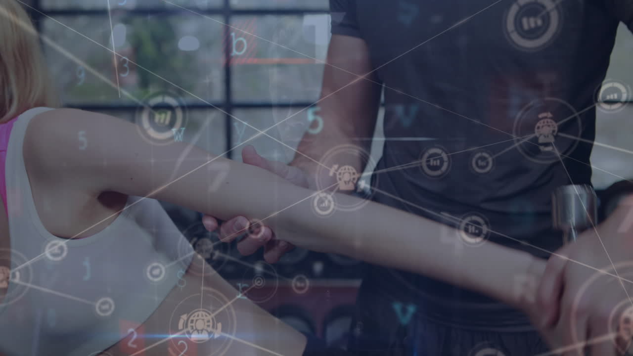 compuesto de texto de advertencia de ataque cibernético y procesamiento de datos sobre el ejercicio de la mujer