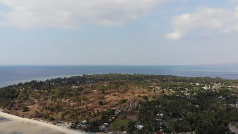 Drohnenaufnahme-Der-Insel-Gili-Air,-Indonesien,-An-Einem-Heißen,-Sonnigen-Tag