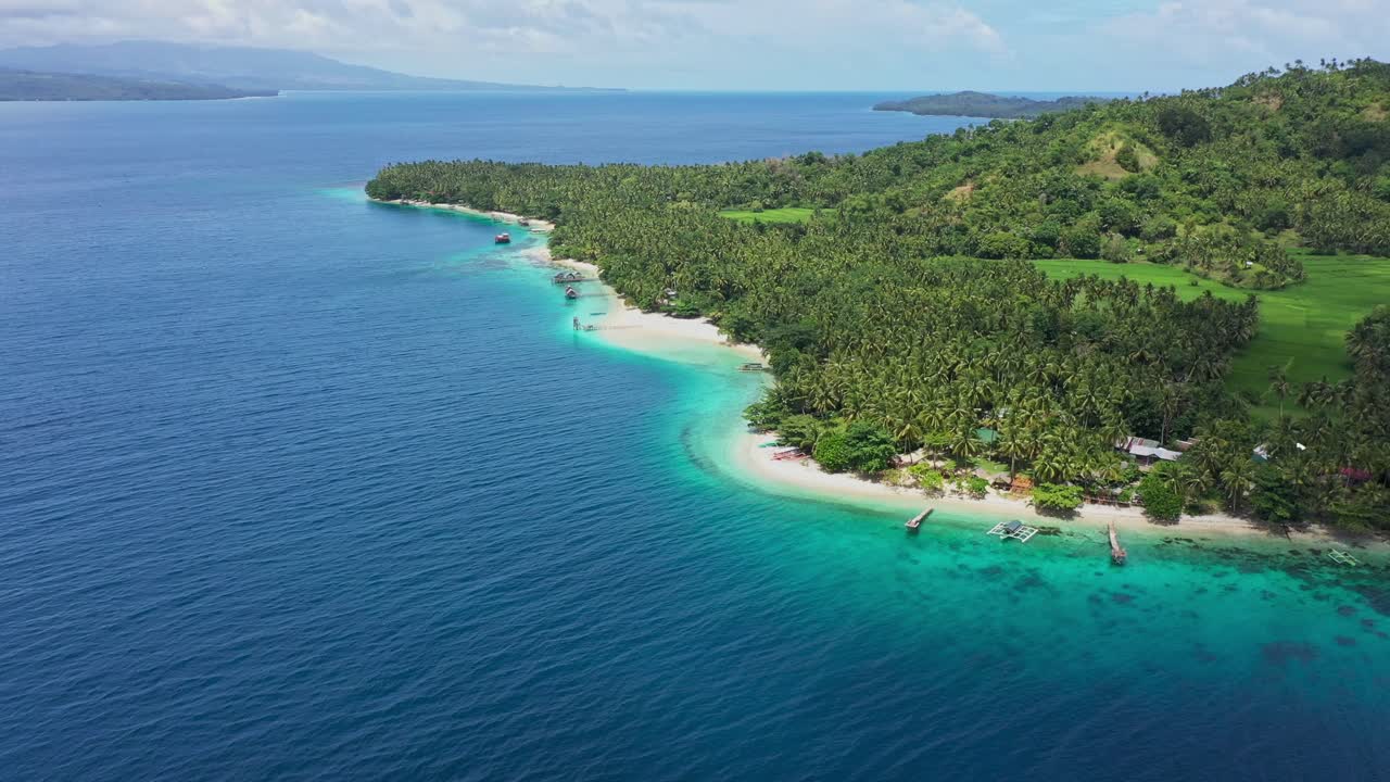 필리핀 산 파블로 섬 해변의 경치 좋은 전망