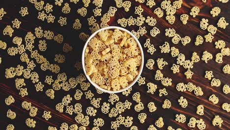 Bowl-of-pasta-on-wooden-table