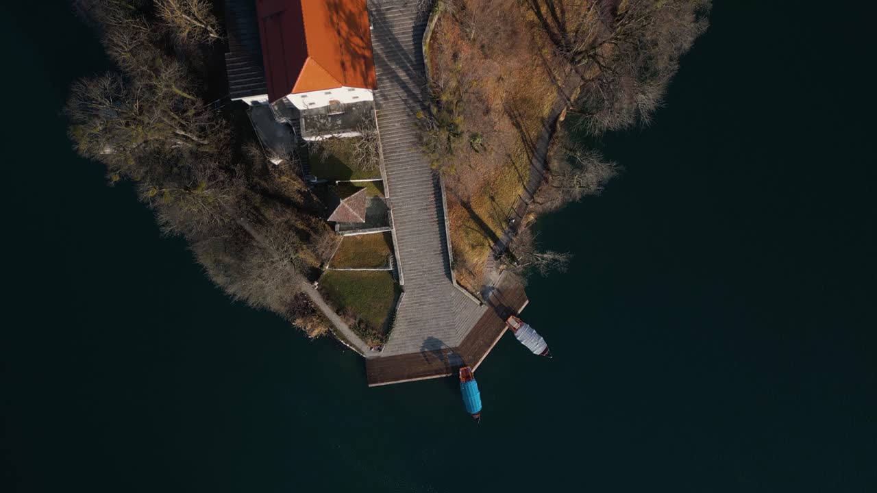 Vista aérea de la Isla del Lago Bled en la famosa ciudad turística eslovena