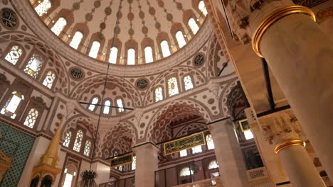 el interior de una mezquita turca