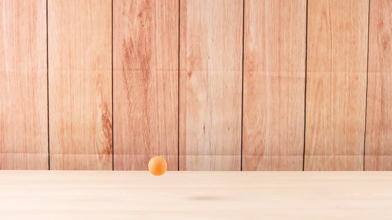 una pelota rebota en una superficie de madera