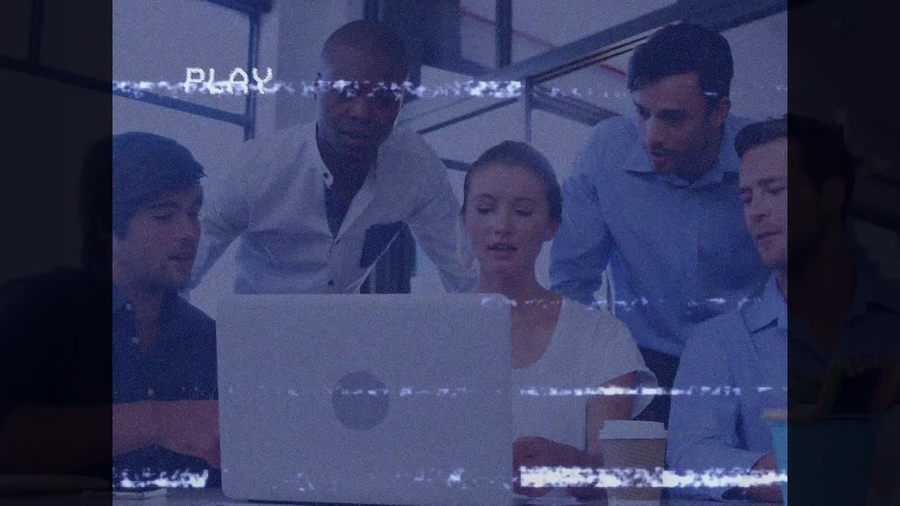 노트북을 사용하는 다양한 사업가들에 대한 간섭의 애니메이션.