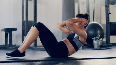 nunca te olvides de trabajar en tus abdominales y estómago.