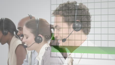 animación de estadísticas y procesamiento de datos sobre personas de negocios que usan auriculares telefónicos