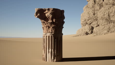 una antigua columna se encuentra en un desierto