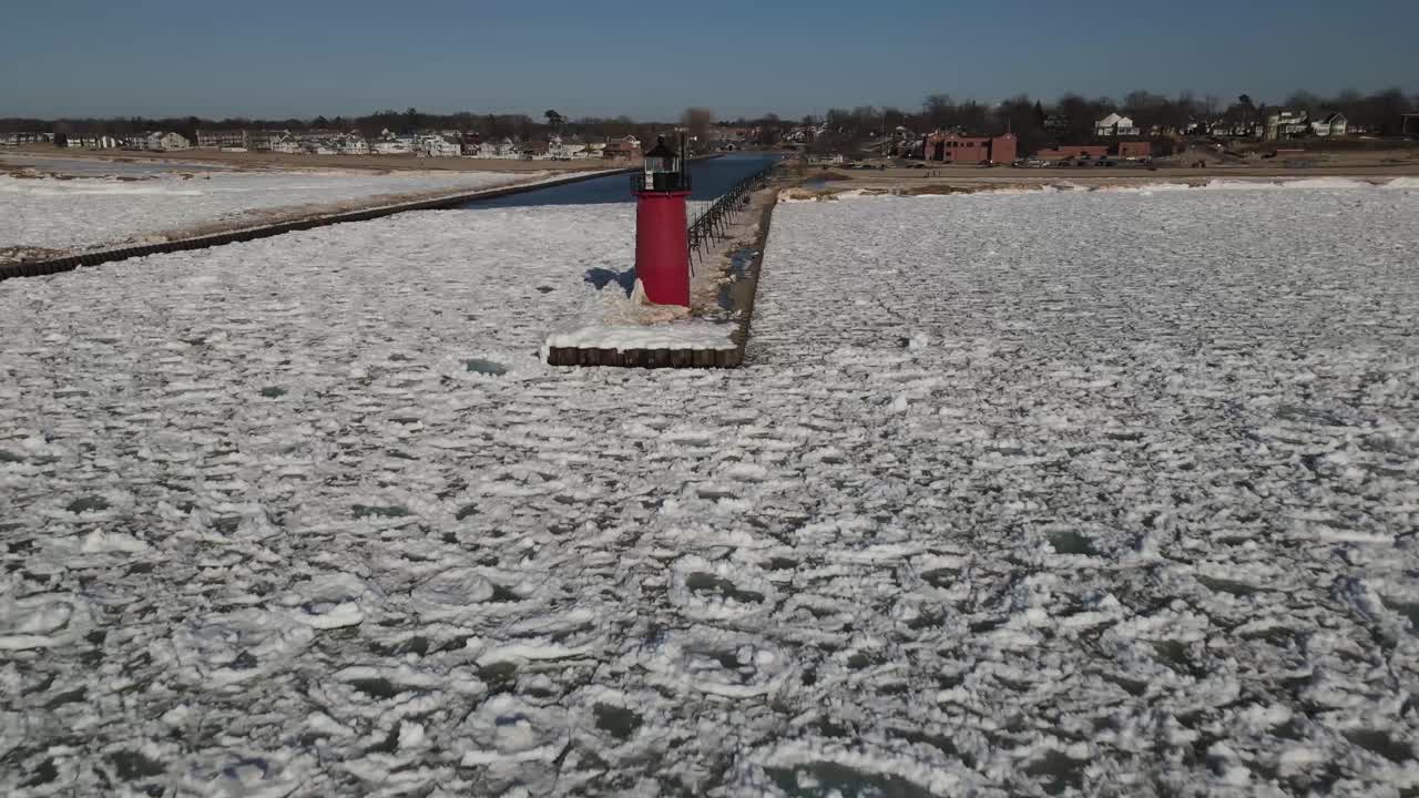 south haven, michigan faro en invierno en el lago michigan