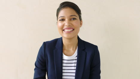 Portrait-of-a-confident-latino-businesswoman