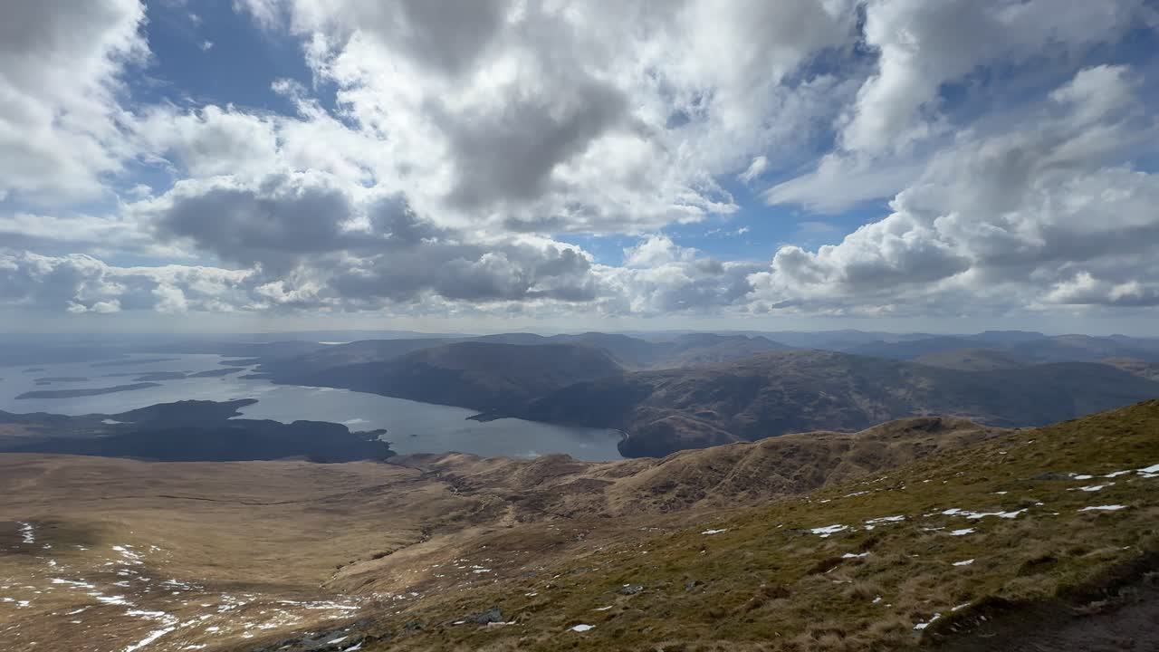vista del lago lomond desde la montaña ben lomond