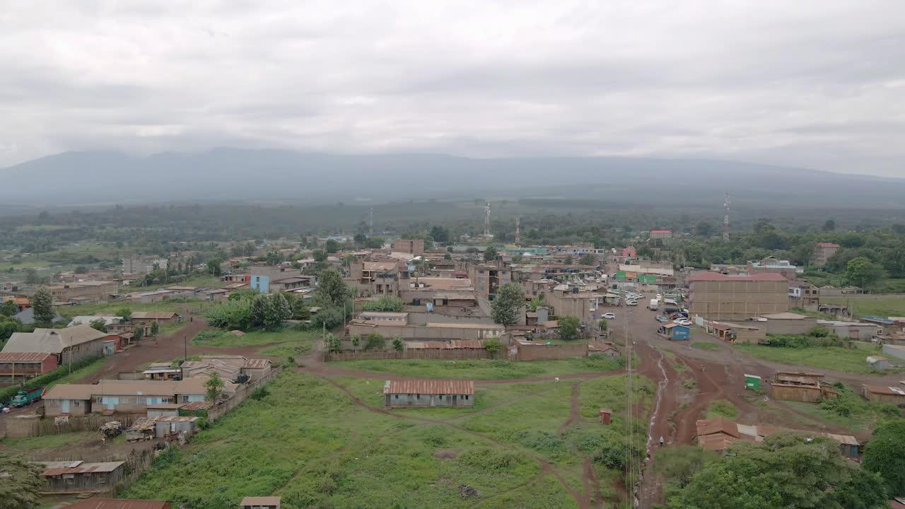 vista aérea de loitokitok, oloitokitok en el condado de kajiado, cerca de la frontera de tanzania y kenia
