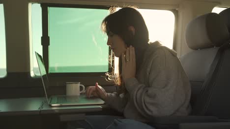 Traveling-woman-working-on-laptop-in-van