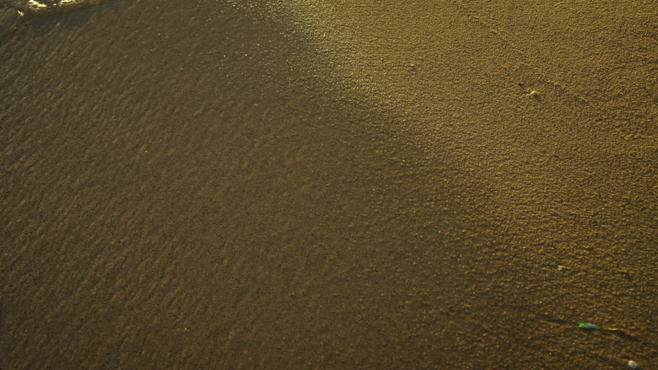 골든 아워 해변 파도