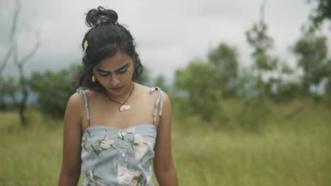 Beautiful-Indian-girl-in-the-fields-looking-around