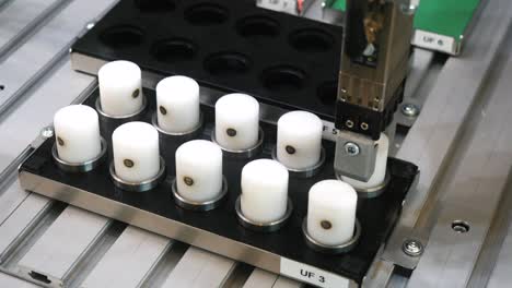 inspección y ensayo automatizados de piezas en una máquina de fabricación