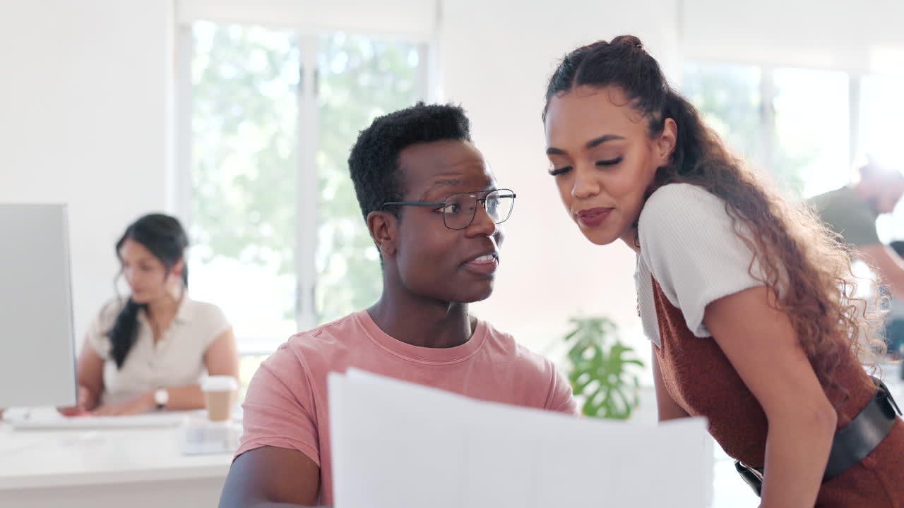 Creative business people, discussion