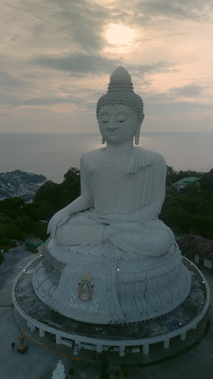 gran estatua de buda en phuket, tailandia