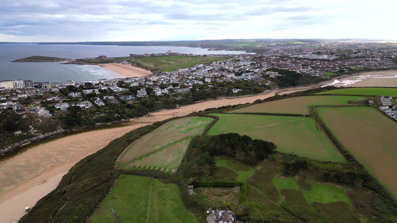 잉글랜드-5 콘월 북쪽 해안에 있는 크랜톡 해변의 조감도