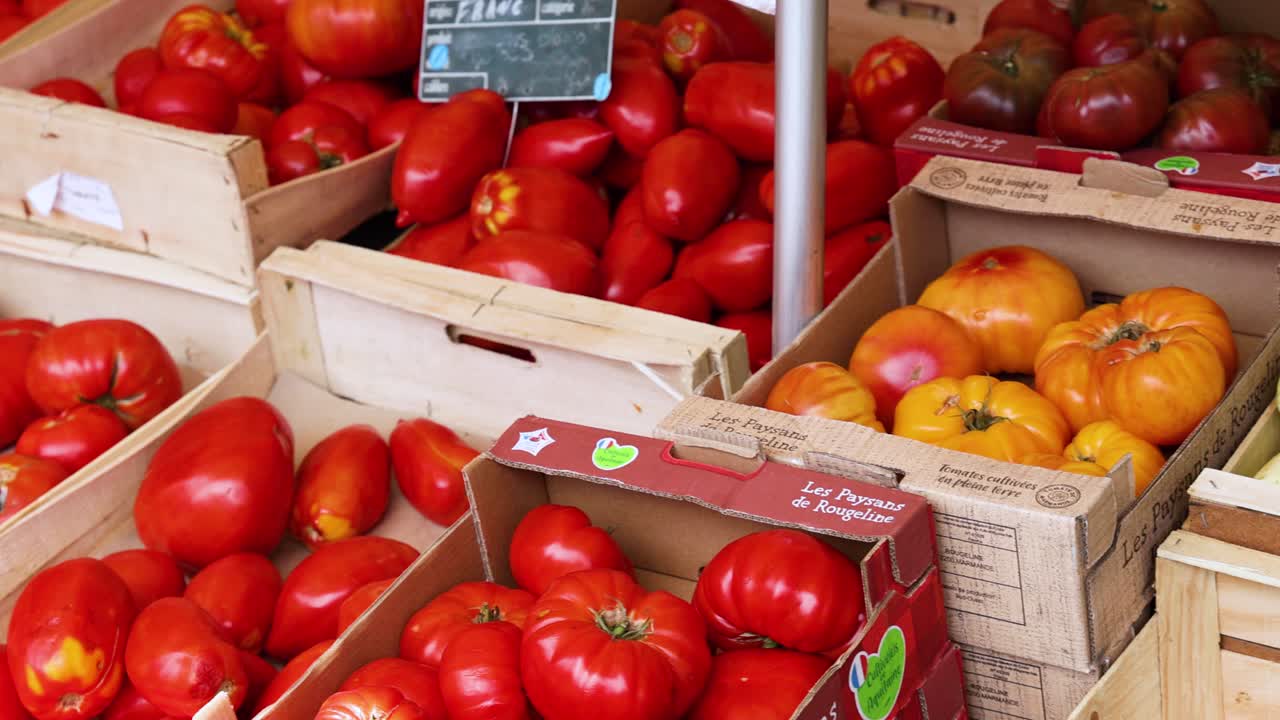 시장 상점 에서 전시 된 다채로운 채소