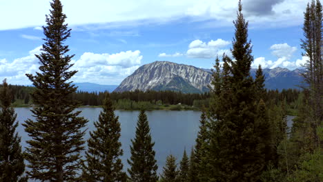 Vistas-Diurnas-De-La-Montaña-Marcellina-Sobre-El-Lago-Perdido-Colorado