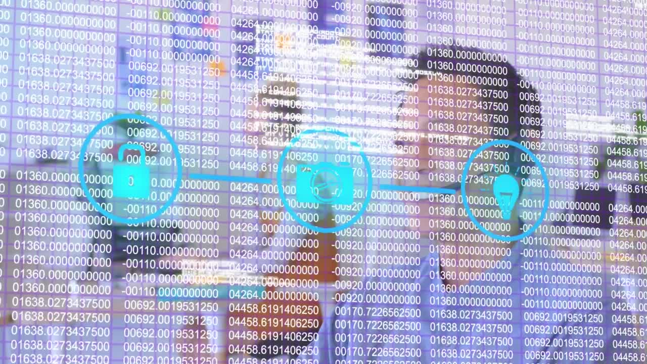 animación de un conjunto de tres iconos digitales sobre personas de negocios