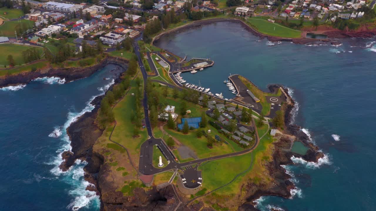 호주 해안선의 키아마 블로우홀까지 키아마 마을의 탁 트인 전망