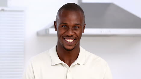 Man-mixing-salad-in-kitchen