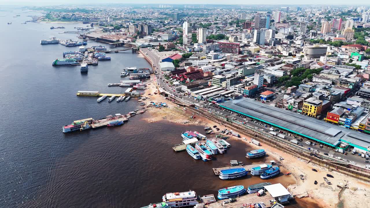 Lungofiume di Manaus, infrastrutture di trasporto, rotte di navigazione amazzoniche