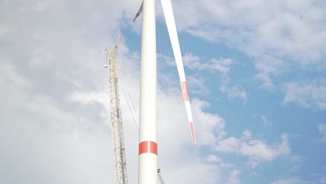 construcción de un aerogenerador en lommel, bélgica