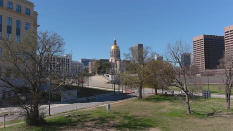 colpo d'inizio dell'edificio del museo della capitale della georgia nel centro di atlanta