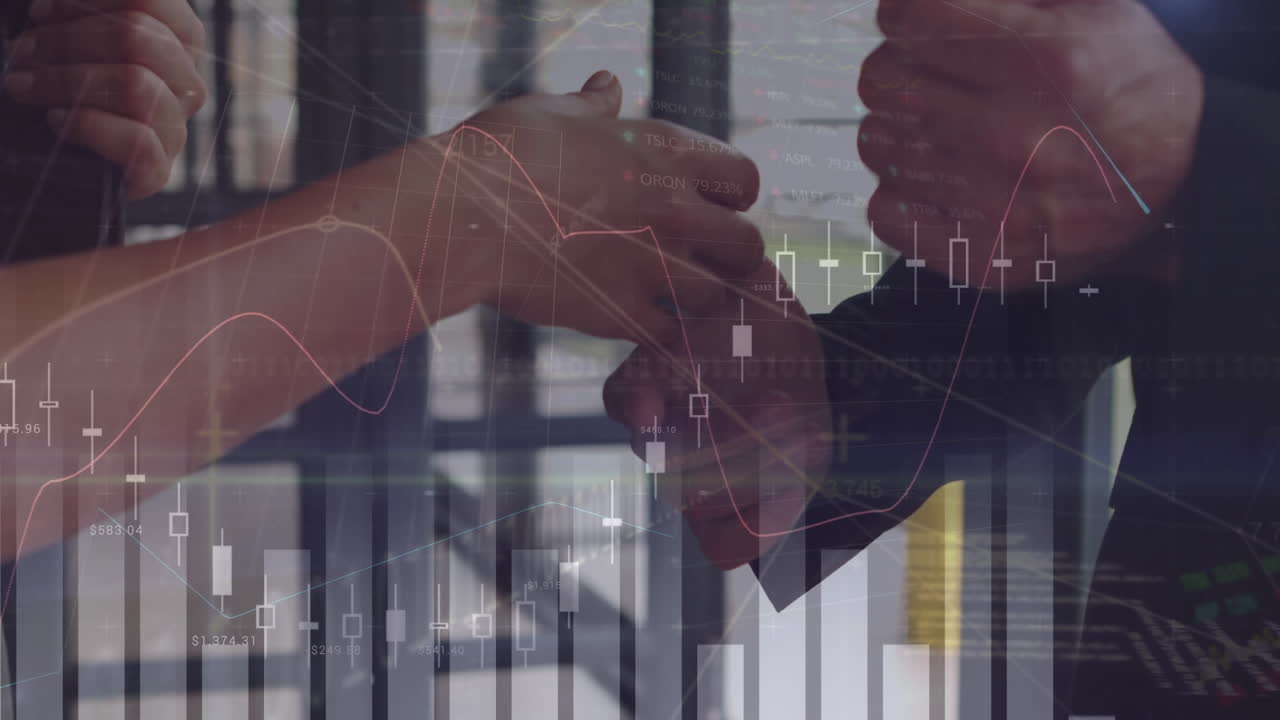 procesamiento de datos financieros contra la sección media de la gente de negocios estrechando la mano