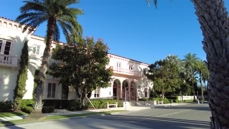 Biblioteca-De-West-Palm-Beach,-Biblioteca-De-Cuatro-Artes-Rey