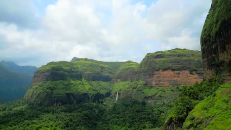 Sahyadri-Ghats-Occidentales-Cascada-De-Montaña-Disparo-De-Dron-Vista-De-Pájaro