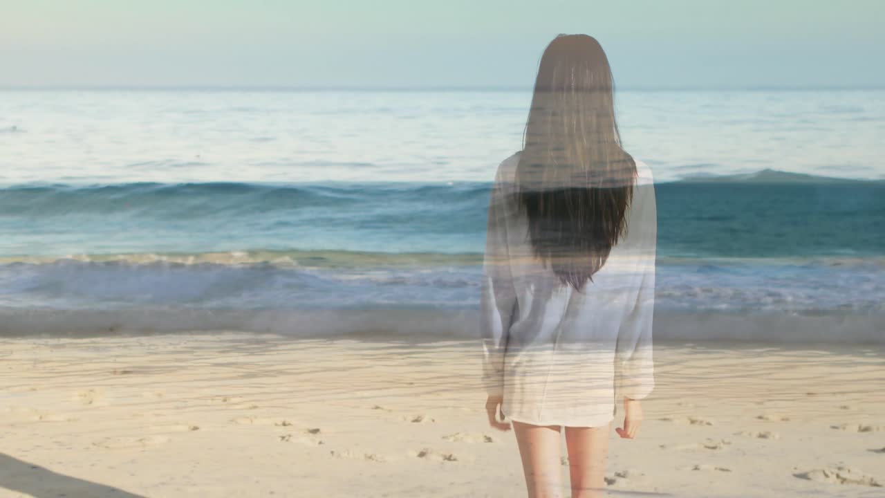 해변을 향해  ⁇ 고 있는 여자 4k