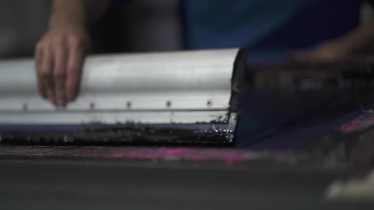 Moment of strong surface bonding in a factory environment during its equalization period