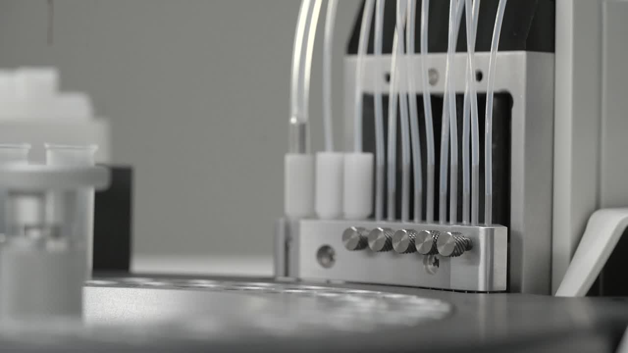 희석 청소 메커니즘은 화학 분석기에서 자동으로 내려갑니다.