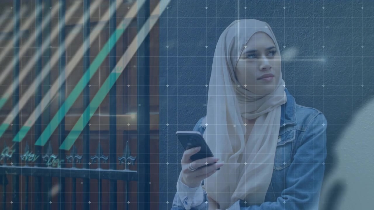 Animazione di elaborazione dati su donne musulmane che usano lo smartphone.