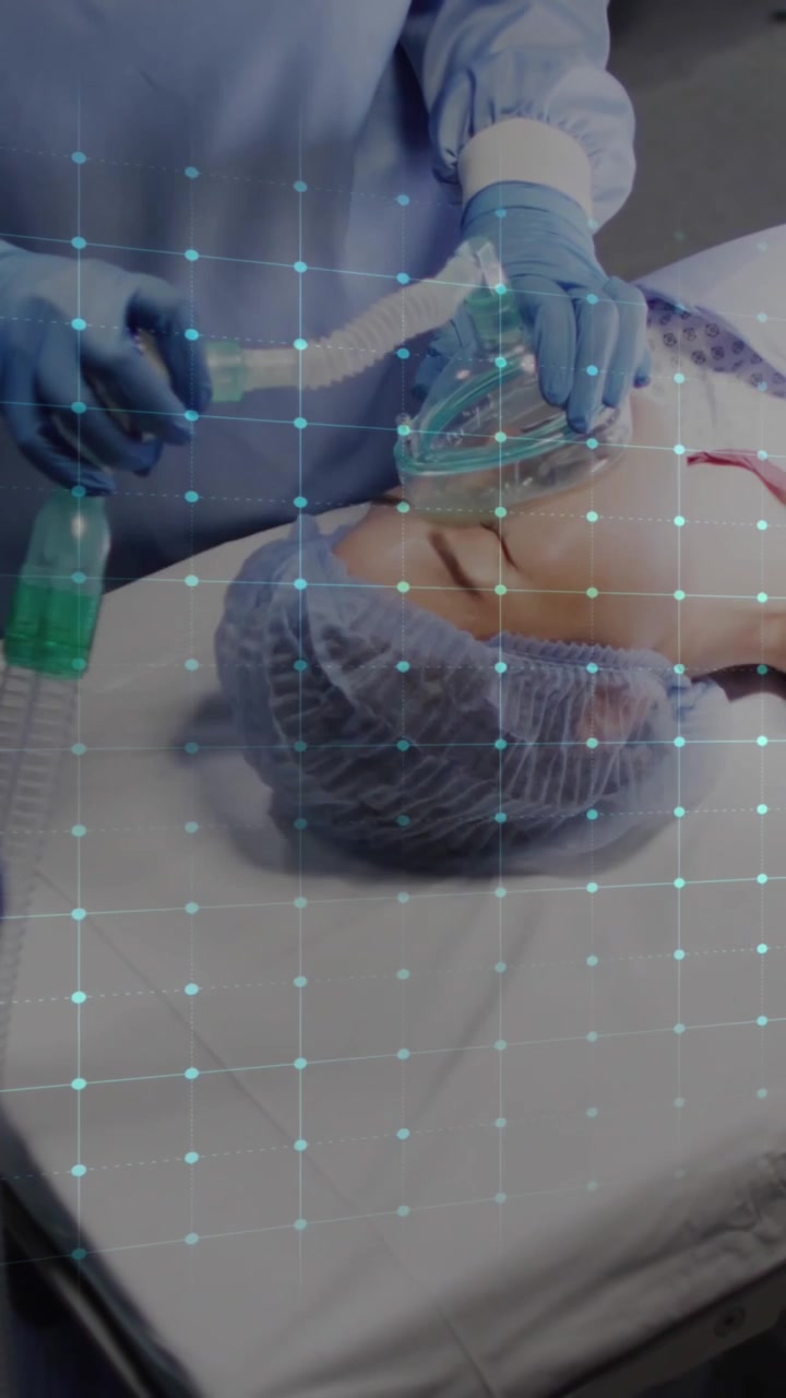 Animação de cardiograma sobre cirurgiões diversos operando um paciente em hospital