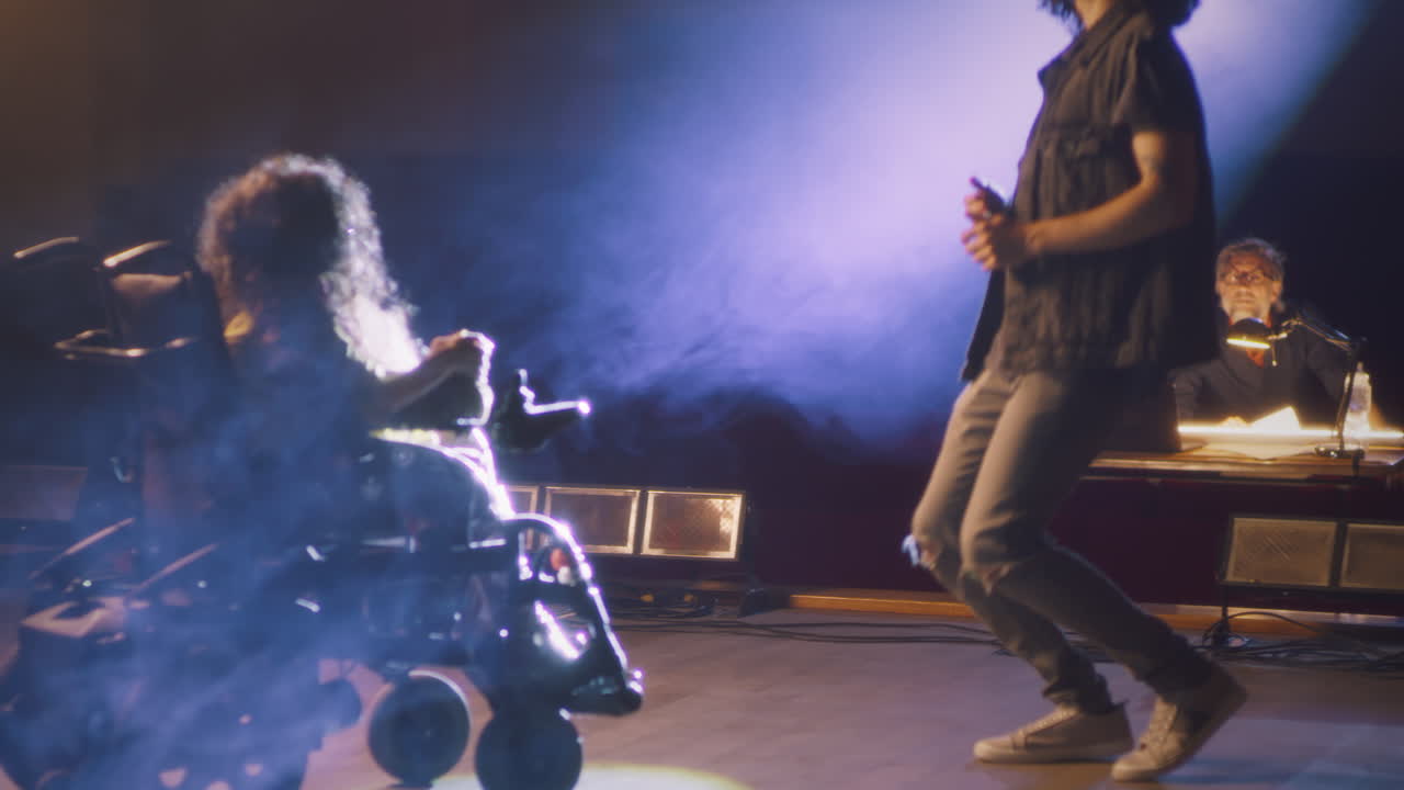 Support and Performance on Stage