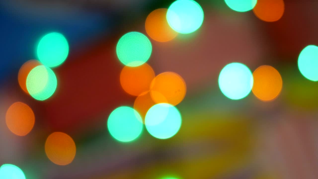 은색, 녹색, 노란색, 오렌지색, 파란색, 불명확한 빛, 반이는 보케, 축제 배경.