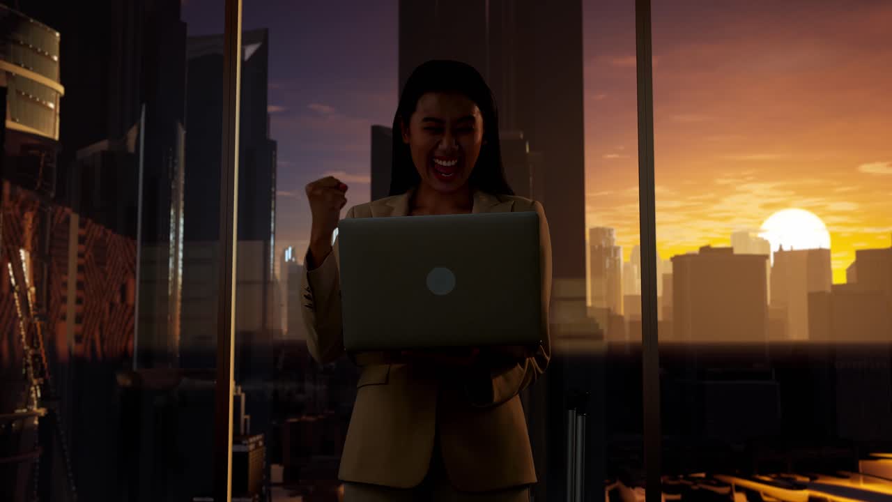 Glad forretningskvinde fejrer succes med bærbar computer