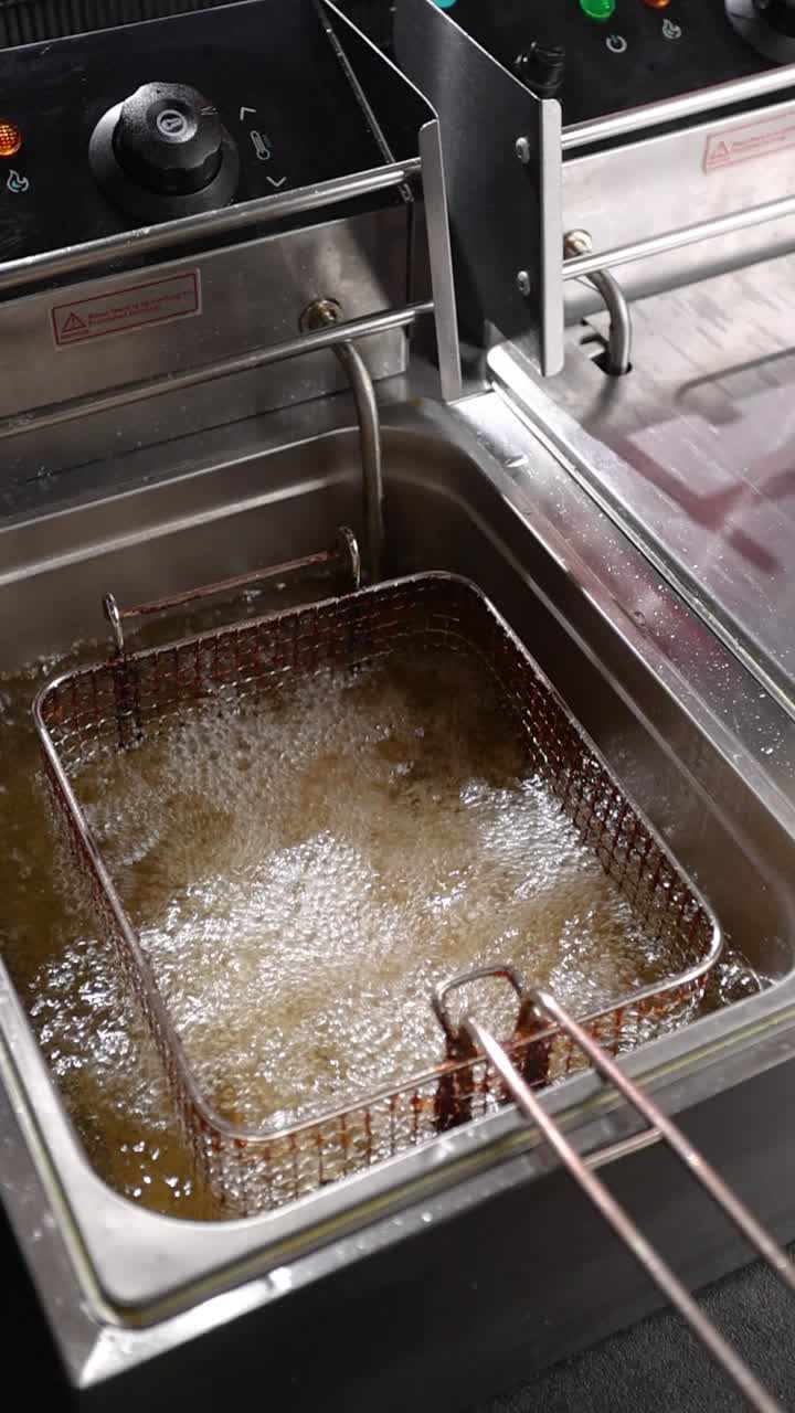 Kommerciel frituregryde i drift