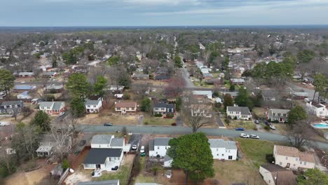 casas y edificios del vecindario americano en los suburbios
